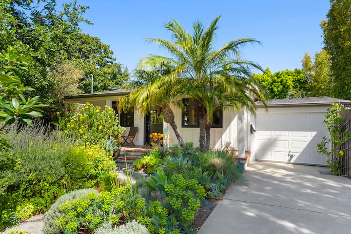 Modern Coastal Bungalow Near Sofi, Lax & Beaches - Torrance, CA