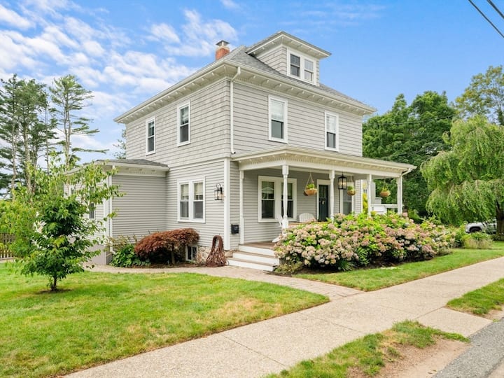 Elm Street Retreat - Dartmouth, MA