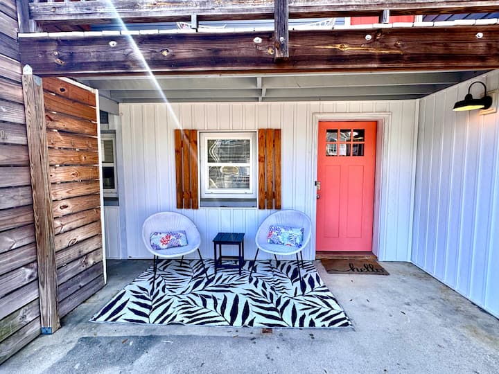 Charming And Dog Friendly 1/2 Mile To The Beach - Southport, NC