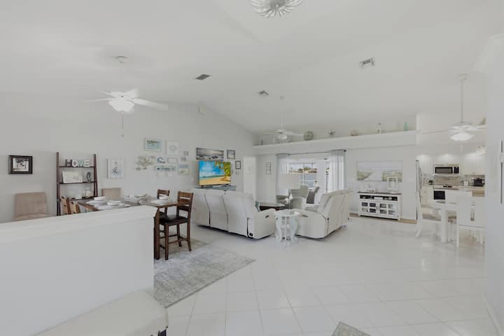 Waterfront Pool Home Near Beaches & Pickle Ball - Sanibel Island, FL