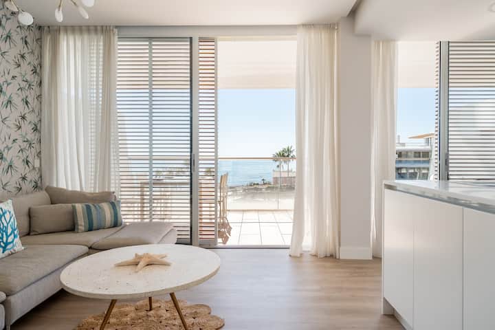 Modern Frontline Apt With Indoor/outdoor Pool - Casares