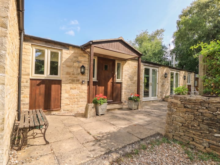 Meadow Lodge - Cirencester