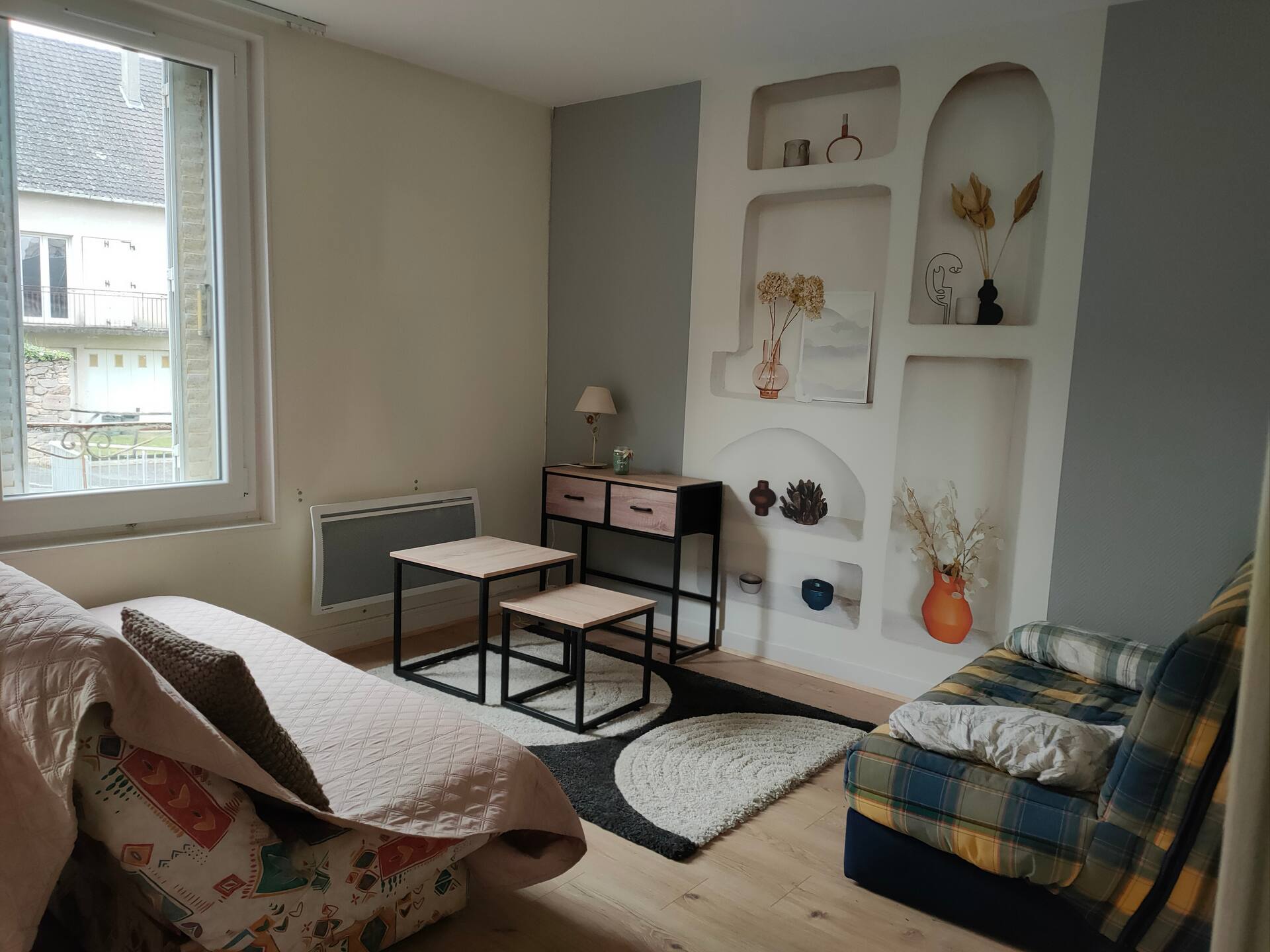 Independent downtown apartment for up to 7 people