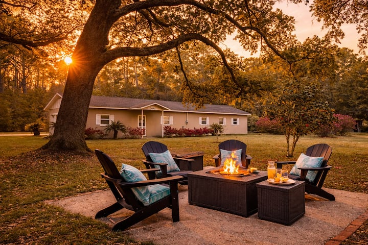Pet-friendly Getaway Under The Oaks - Orange Beach, AL
