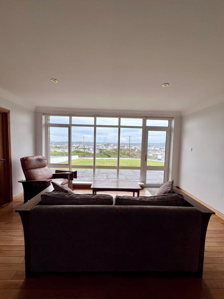 "Sea-view Family Home: 5 Mins To Beach & Pubs" - Kilkee