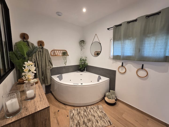 Studio De Charme Avec Balnéo Et Piscine Partagée - Ardèche