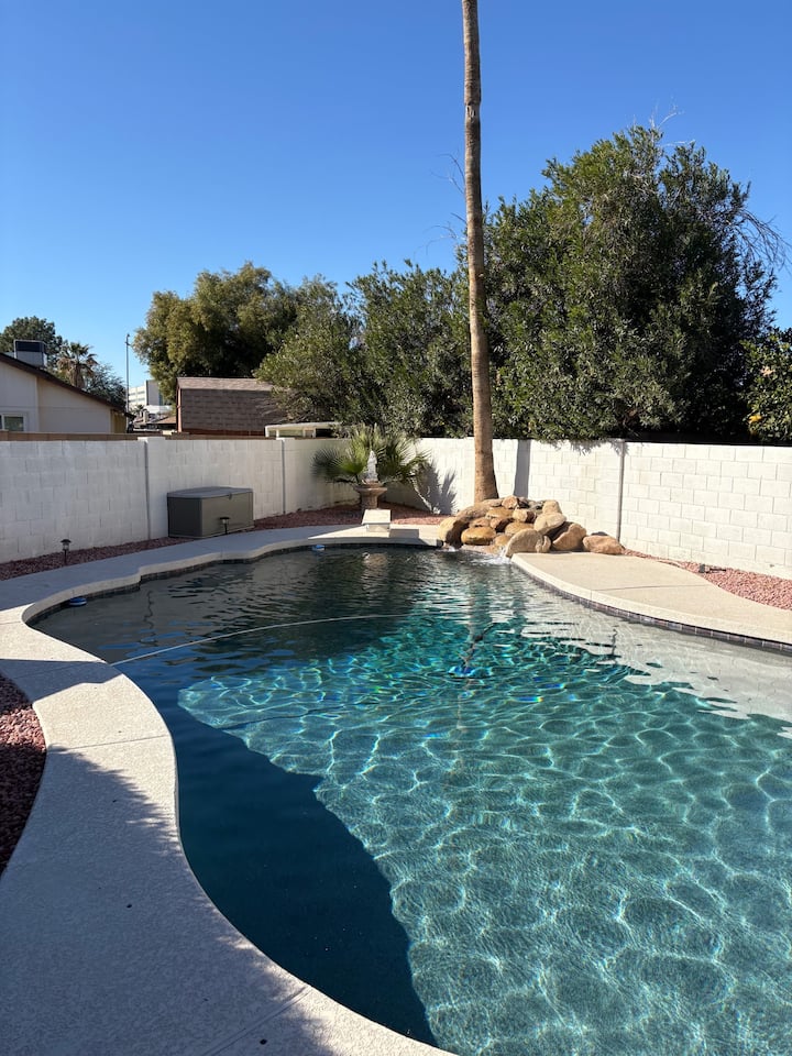 Sunny Glendale Retreat With Pool - Glendale, AZ