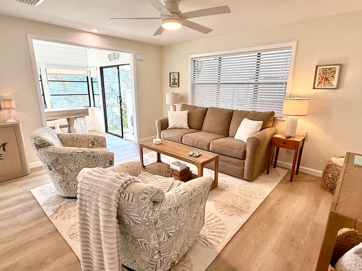 Flip Flop House • Gulf Access • Tropical • Dock - Hudson, FL