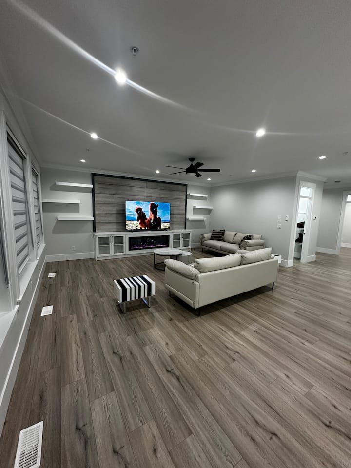 Entire House Except Ground Fl With Separate Entry - Pitt Meadows