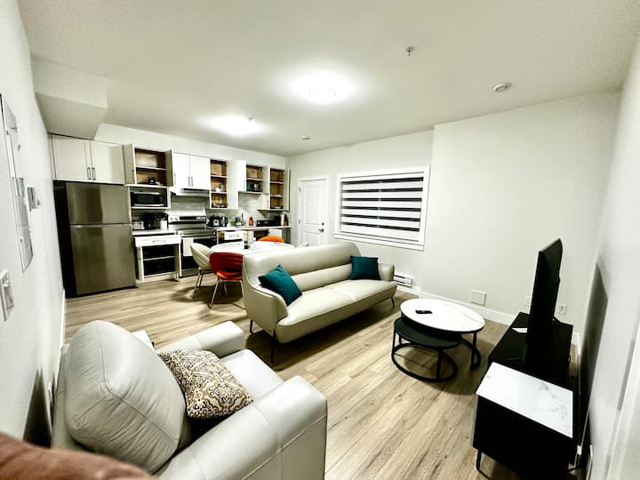 Fully Furnished New House 6 Queen Bed And One King - メイプルリッジ