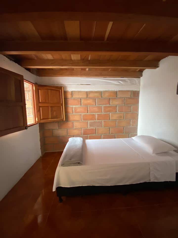 Dos Habitaciones En Casa Con Baño Compartido. - Jardín