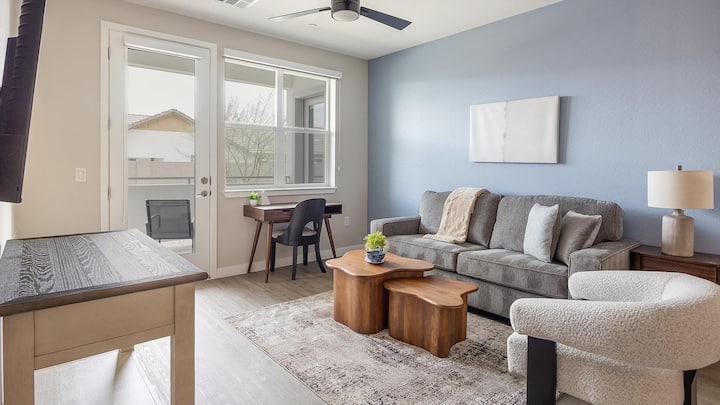 Landing | Spectacular 3bd, Pool, Gym - Goodyear, AZ