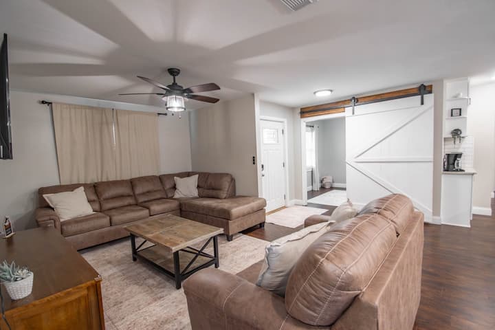 The Highland House • Cozy 3br • Fireplace • Patio - Lakeland, FL