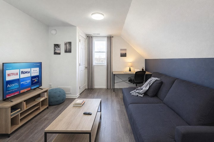 Private Upper Suite | Near Parks, Food & Go Train - Niagara-on-the-Lake