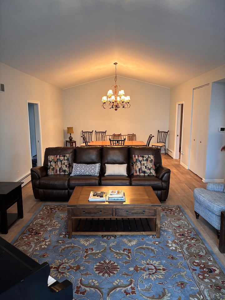 Spacious And Comfortable Guesthouse | 3.5 Bath | - Rochester Hills, MI