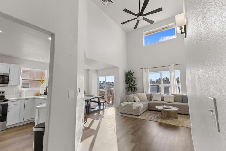 Warm 4br Home With Fire Pit, Sunset Deck,sleeps 10 - Lake Pueblo State Park, Pueblo