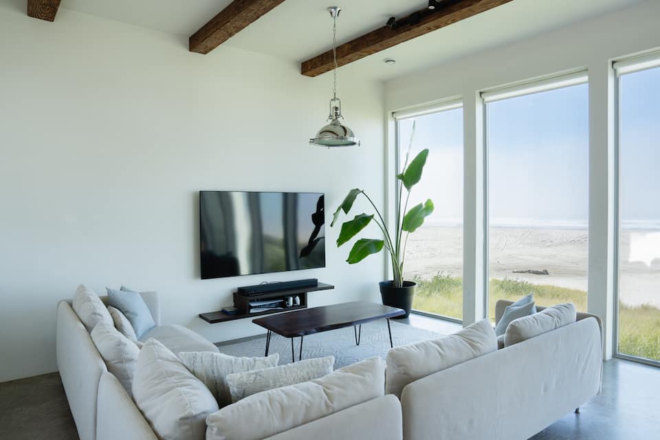 A glass beach house on the Oregon dunes, Cloverdale, Oregon, United States, photo 6 of 10