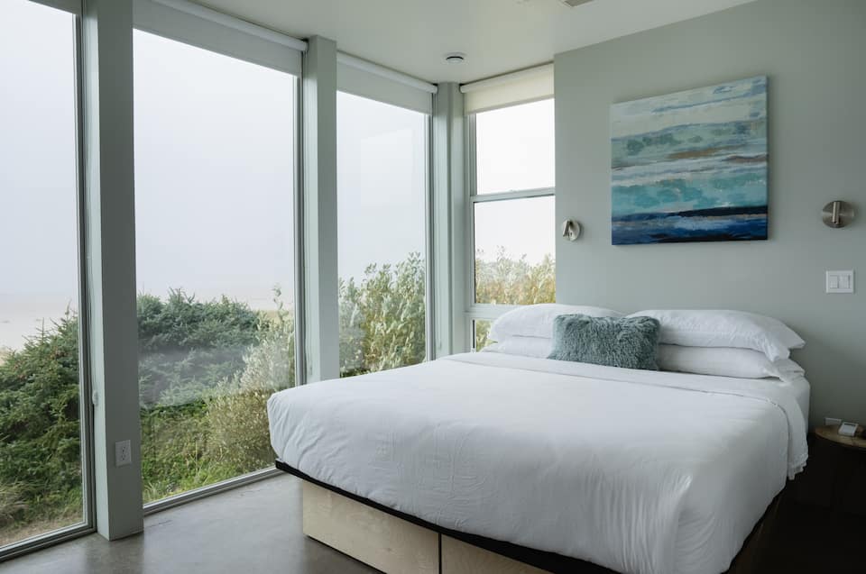 A glass beach house on the Oregon dunes, Cloverdale, Oregon, United States, photo 7 of 10