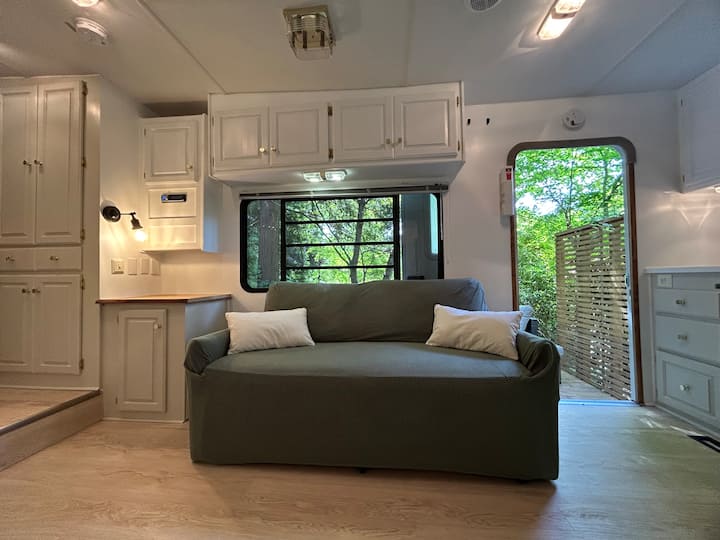Private Forest Retreat + Hot Tub - Roberts Creek