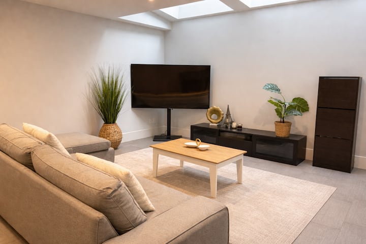 Forest Retreat • Spacious Family Suite • North Van - North Vancouver