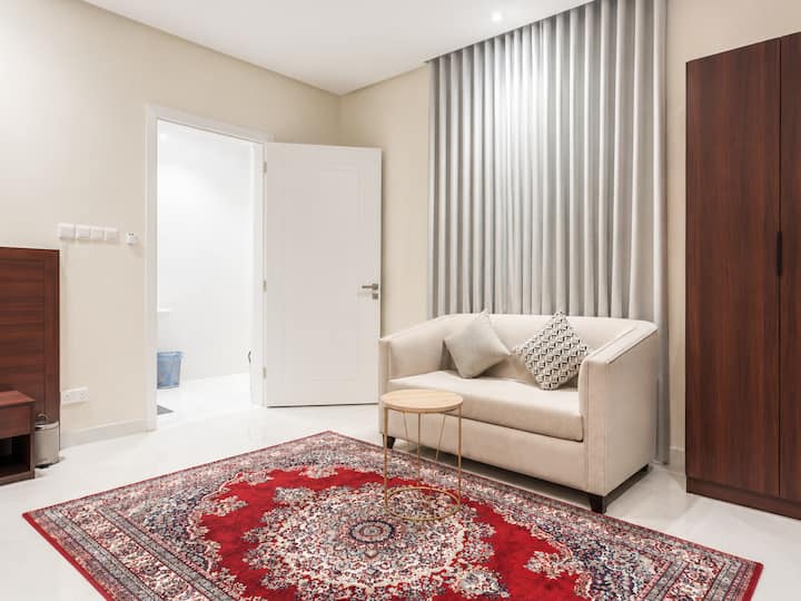 New! Spacious Apartment With Private Saudi Garden - Medina