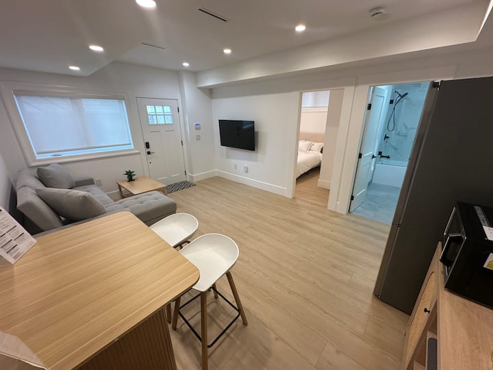 Cozy Burnaby Heights Suite | Private 1br + 1 Bath - Burnaby
