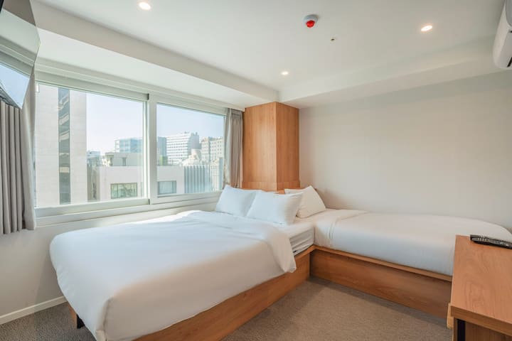 Kimstel Jongno - Delux Family Room - South Korea