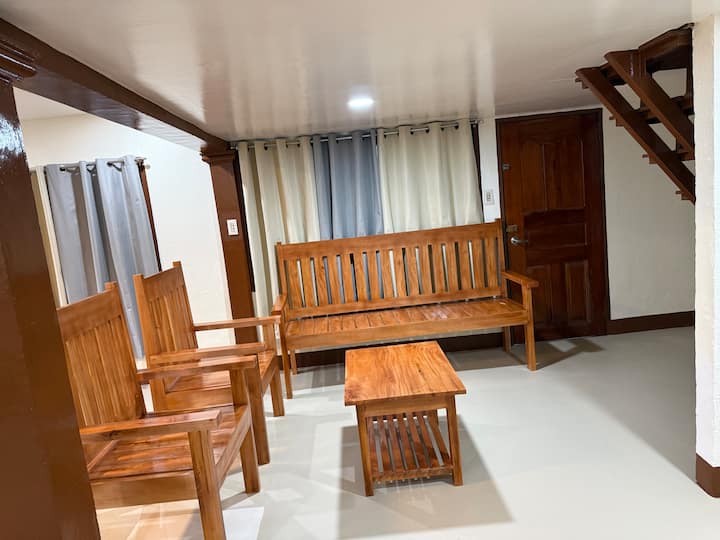 Cozy 2 Storey House With 2 Bedrooms And 2 Beds. - Enrique Villanueva