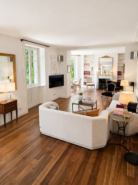Proprietà Airbnb di successo: Lake Como Estate with Pool, Gardens & Lake Views a Cernobbio