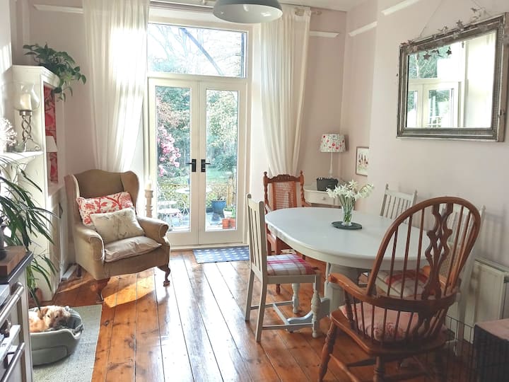Top Floor Of 
Beautiful Victorian Townhouse - Okehampton