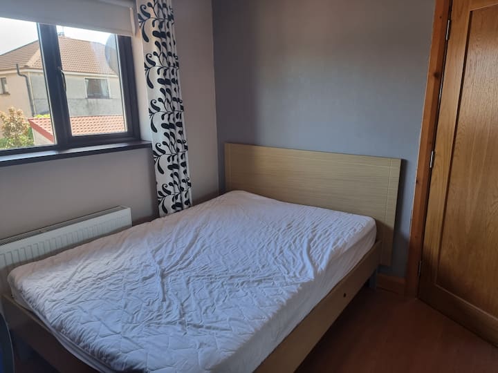 Cosy Double Room, Short Bus Ride To Medieval City - Galway