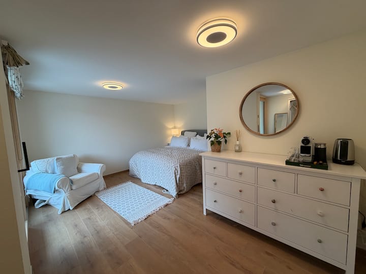 Modern 1 Bedrm Ensuite W/ Private Entrance & Patio - Champex-Lac