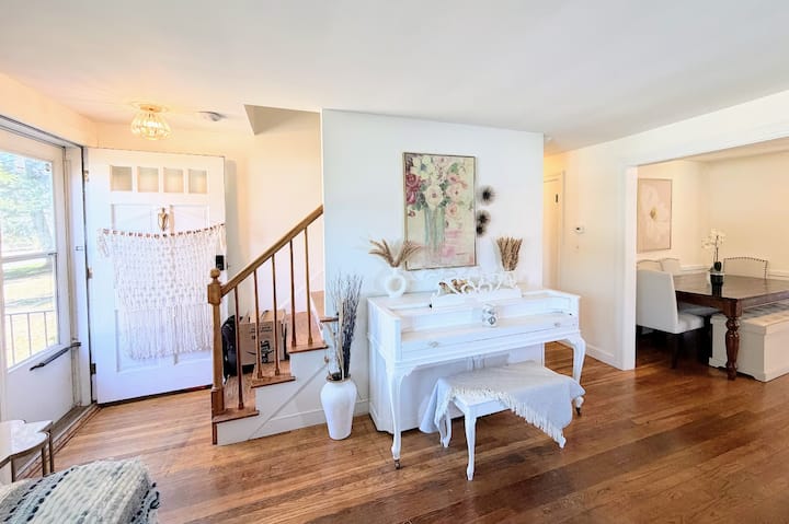 Spacious 4br Home In Sudbury | Full Kitchen - Framingham, MA