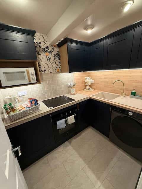 Top Airbnb: City Center Cozy Ground Floor Apartment in Southside & Newington