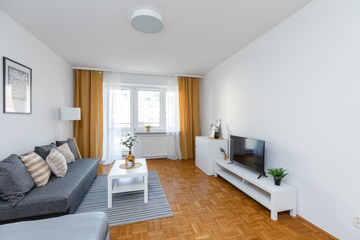Spacious Apartment Polnej Róży Near Kabaty Metro - Warsaw