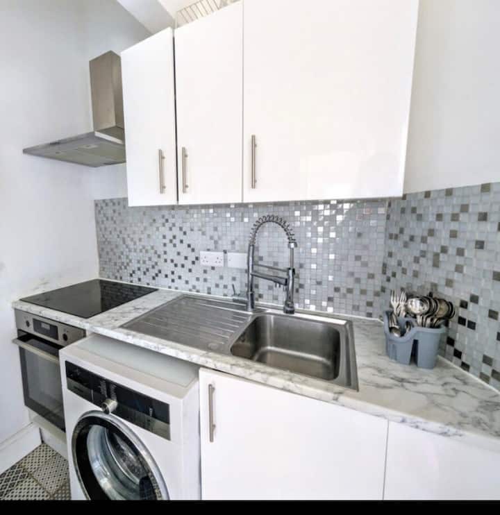 Sunshine Apartment - Maidstone