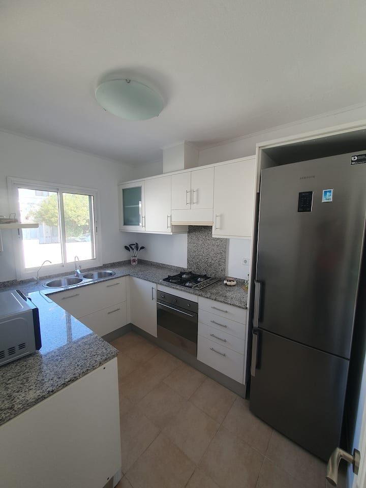 Chalet Independiente Con Entrada Privada Y Jardín. - San Luis, España