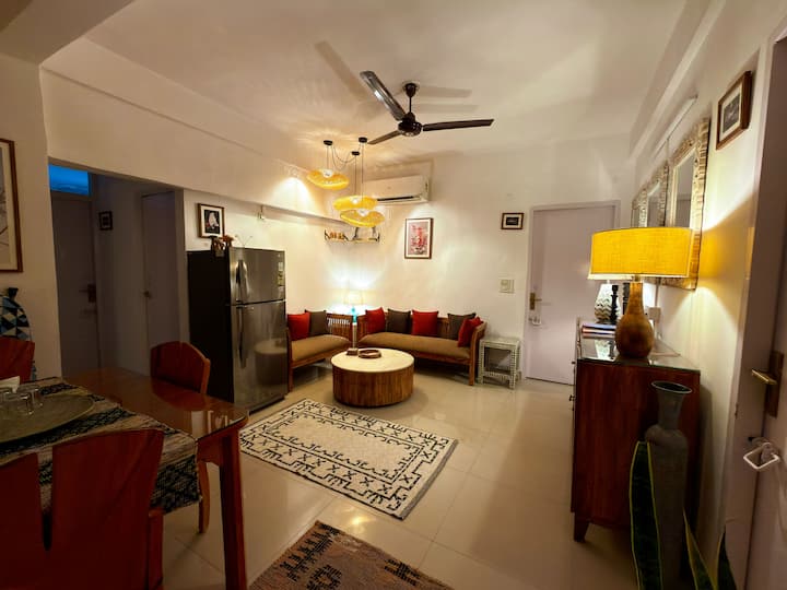 Owl: Room W/ Tiny Balcony, Kingbed, 50” Tv | Saket - New Delhi