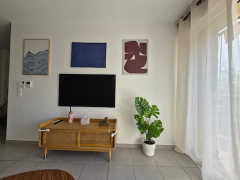 Popular Airbnb listing: Lovely flat in the heart of Grand Parilly in Vénissieux