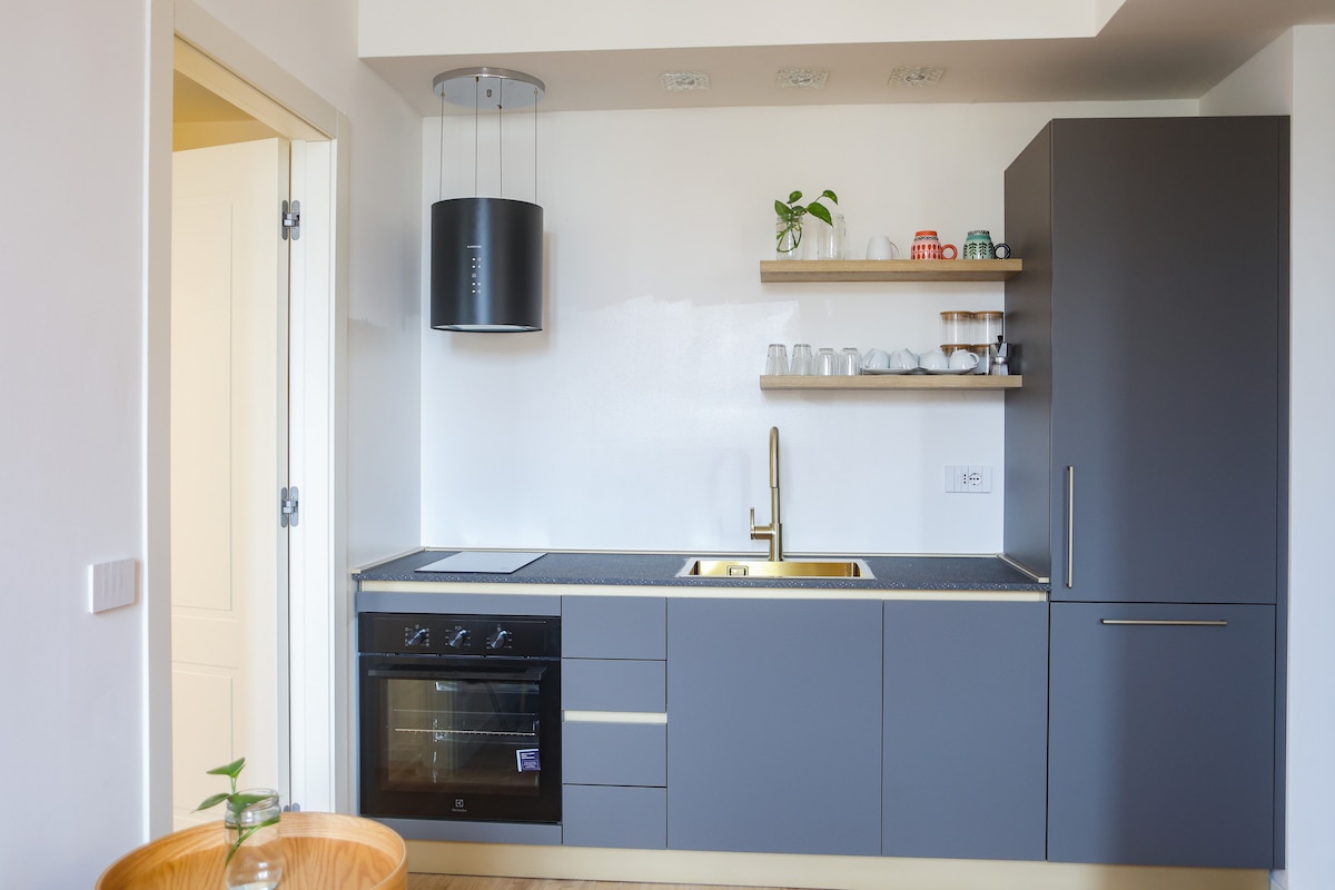 Design Apartment con tocchi colorati –Metro vicina 4