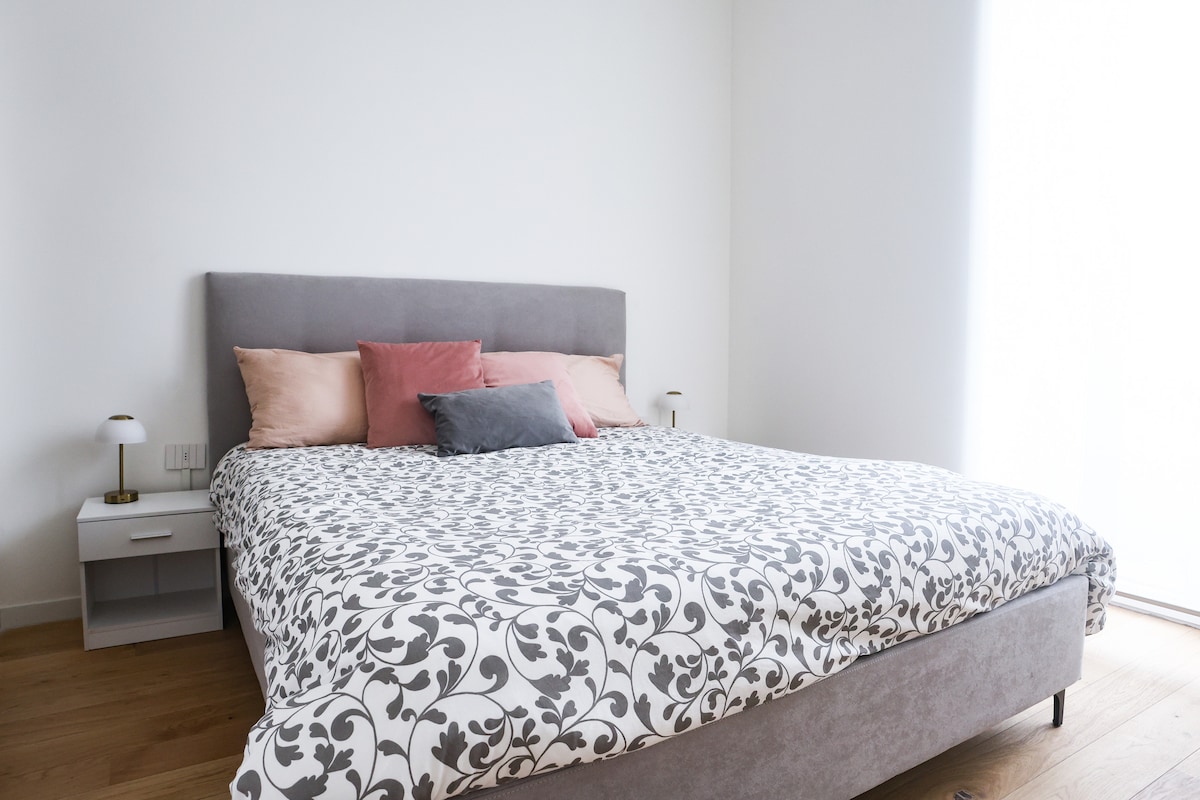 Design Apartment con tocchi colorati –Metro vicina 9