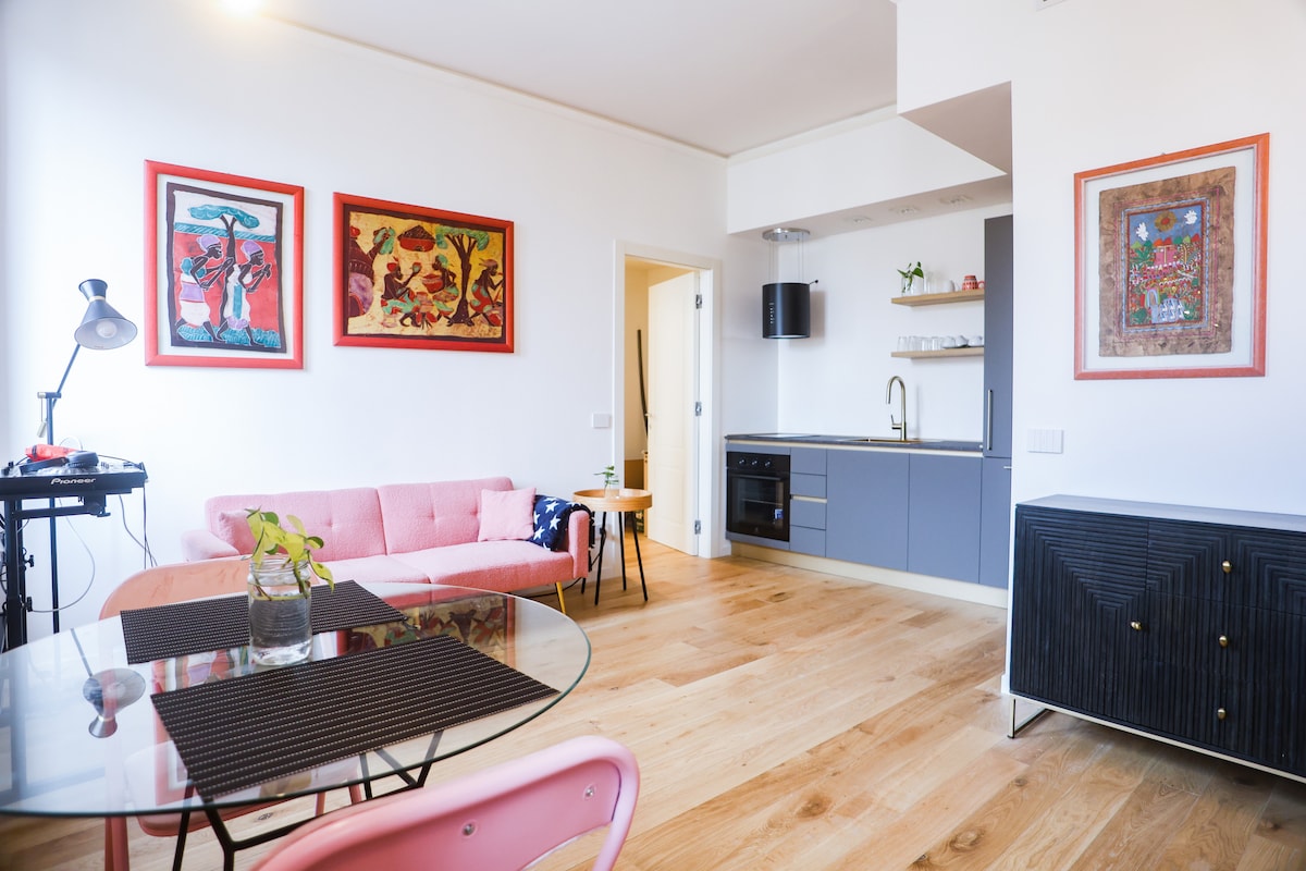 Design Apartment con tocchi colorati –Metro vicina 1