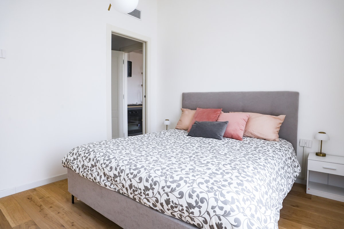 Design Apartment con tocchi colorati –Metro vicina 2