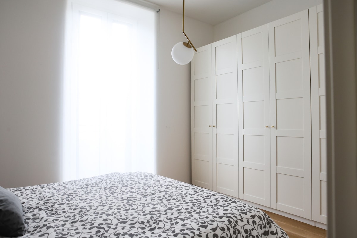 Design Apartment con tocchi colorati –Metro vicina 7