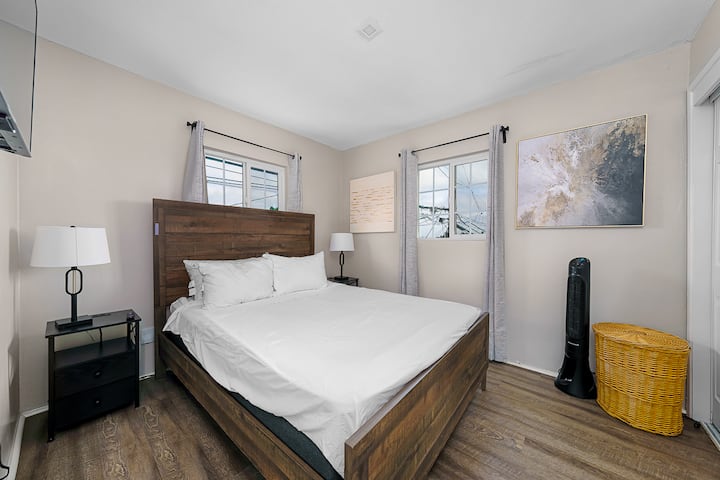 Refreshing Spacious Room - San Diego, CA