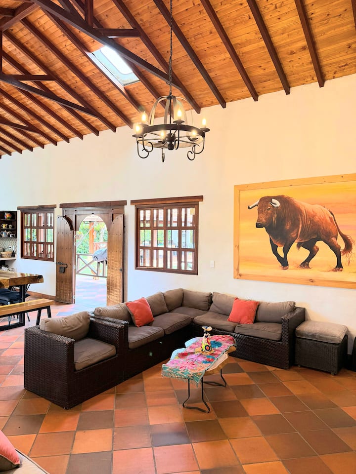 Estate Where Luxury Meets Rustic Charm. - Bucaramanga