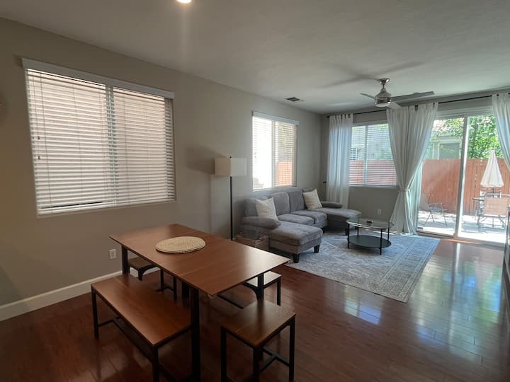 Perfectly Located Cozy & Bright 3br Near Midtown - Sacramento, CA