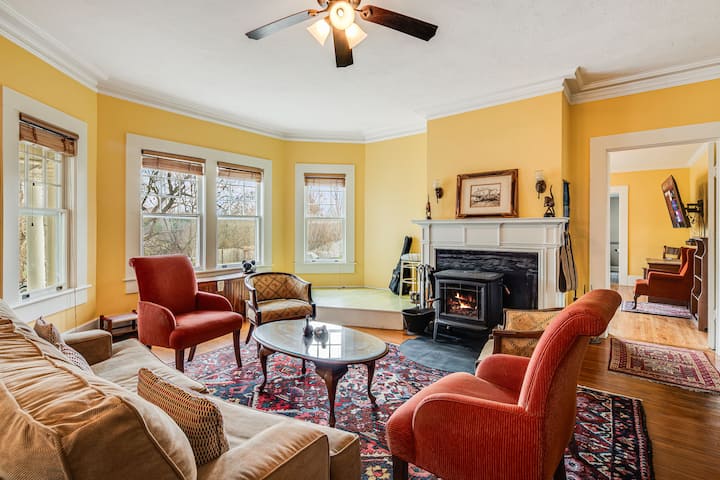 Eagles Nest Suite - 
At Prospect Hill On Main - Waynesville