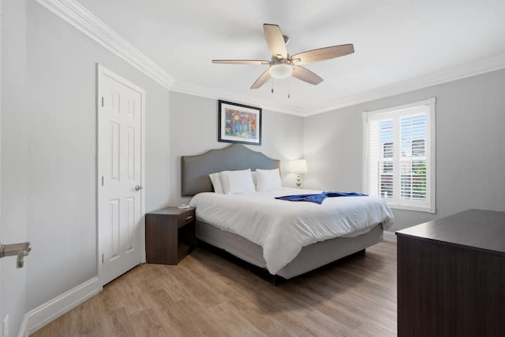 Elegant 2br Retreat Steps From Frenchmen St - New Orleans, LA