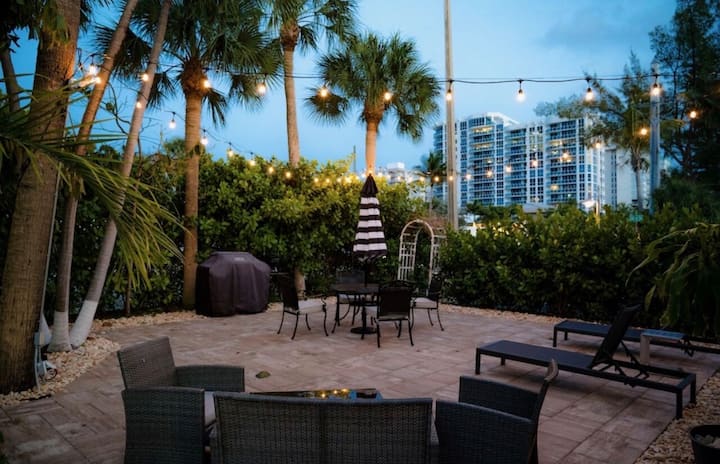 Ground Floor 2bed/2bath + Trundle Bed Apt. - Pompano Beach, FL